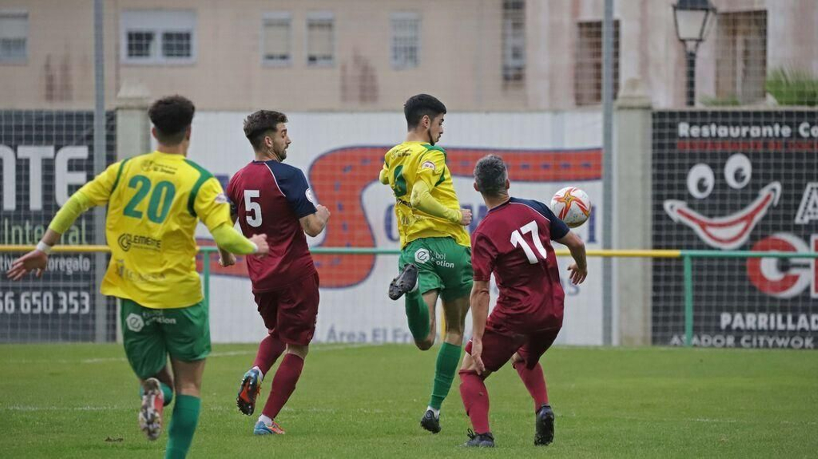 Un partido de Los Barrios en casa esta temporada.