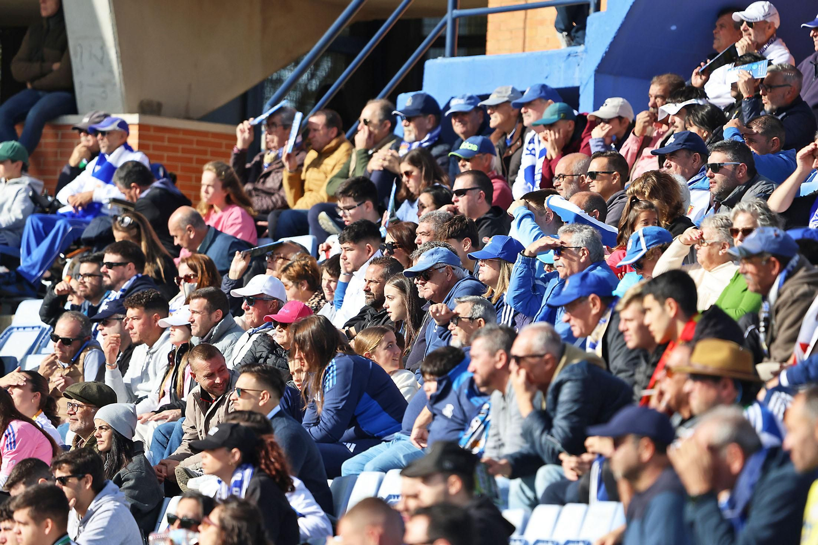 Búscate en las gradas en el Nuevo Colombino en el Recreativo de Huelva - Atlético Antoniano