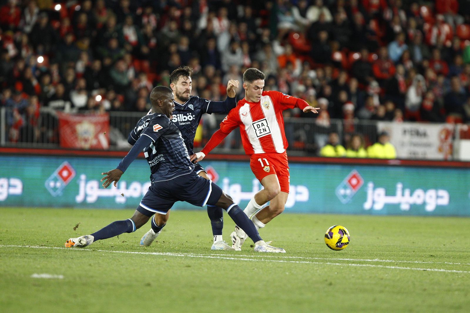 La U.D. Almería empata a uno contra el Cádiz y es campeón de invierno, en imágenes