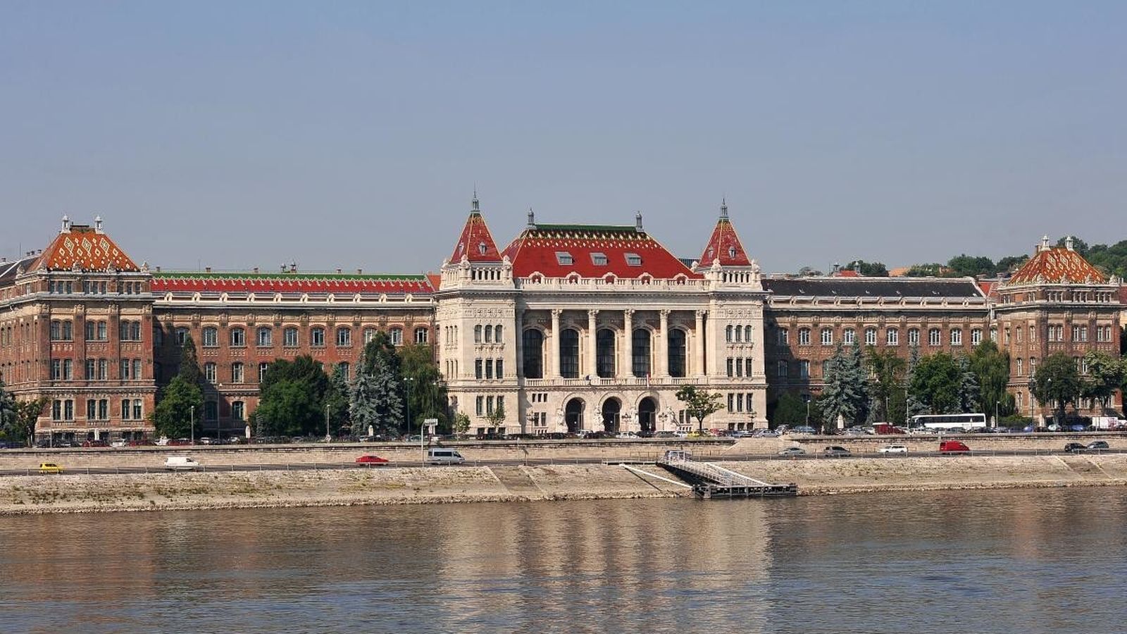 Universidad de Budapest.