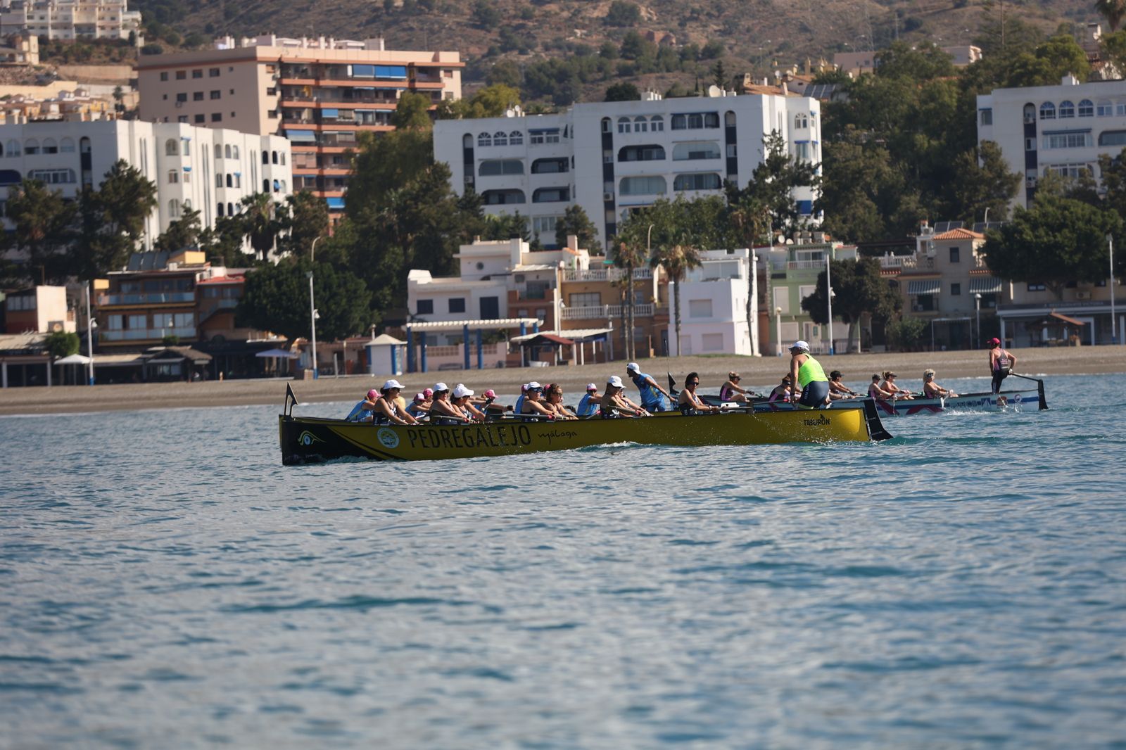 Más de 100 mujeres supervivientes de cáncer participan este sábado en una Regata Nacional en Málaga