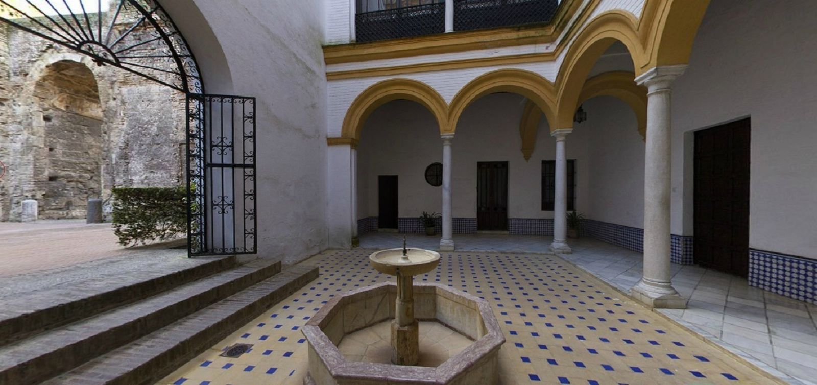 El Cuarto Militar a través del que accederían los turistas al Real Alcázar.