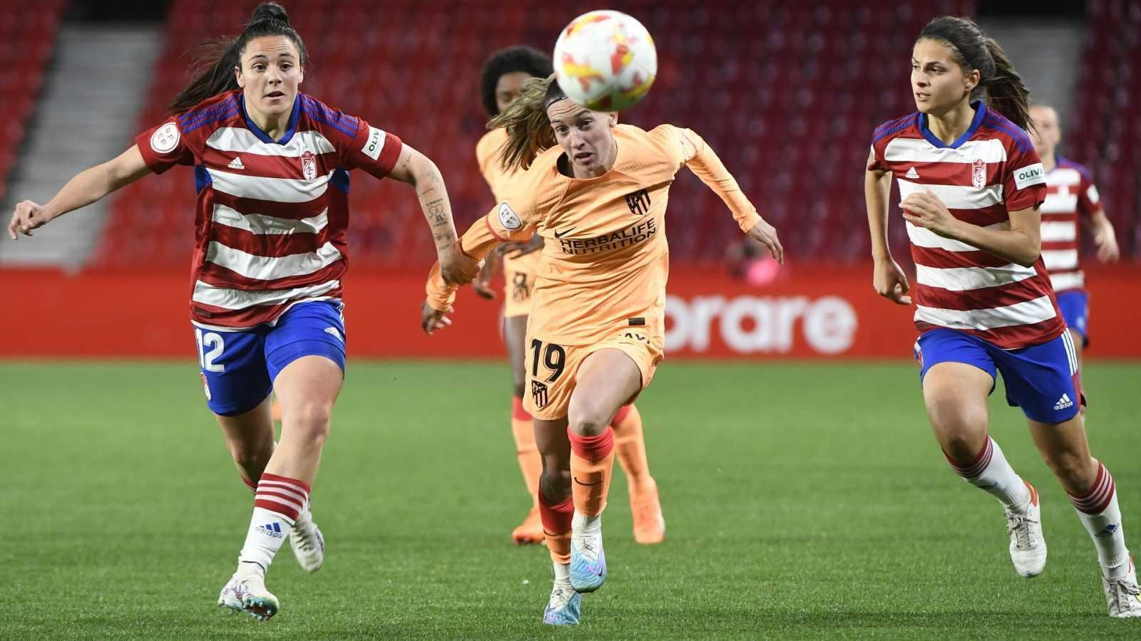 Acción del Granada-Atlético de cuartos de la pasada campaña en la Copa