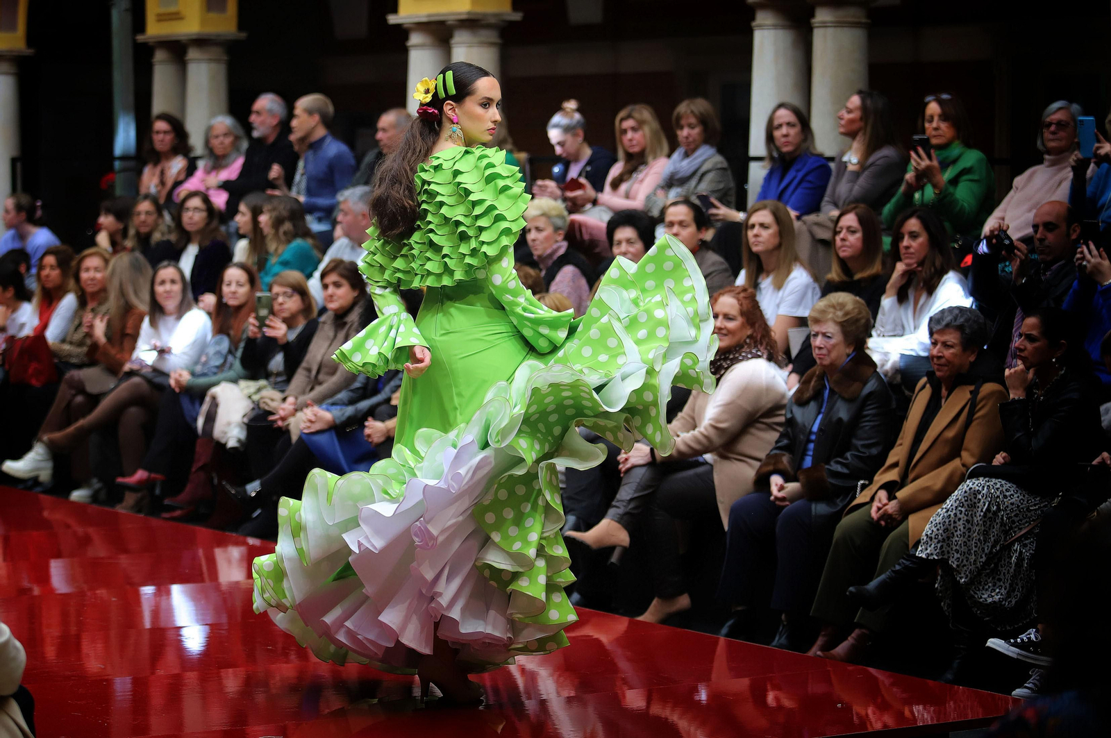 Huelva Flamenca 2023. Imágenes del desfile benéfico de El Ajolí a favor de Cruz Roja Española