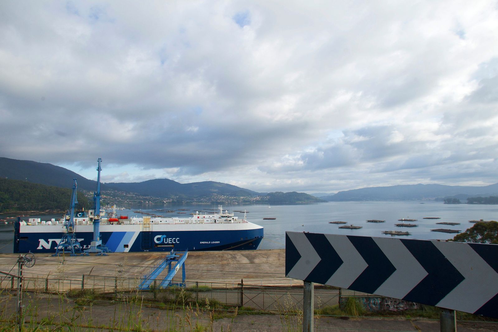 El ‘Emeral Leader’, atracado en Vigo con toda su tripulación en cuarentena tras detectarse un brote de covid a bordo.