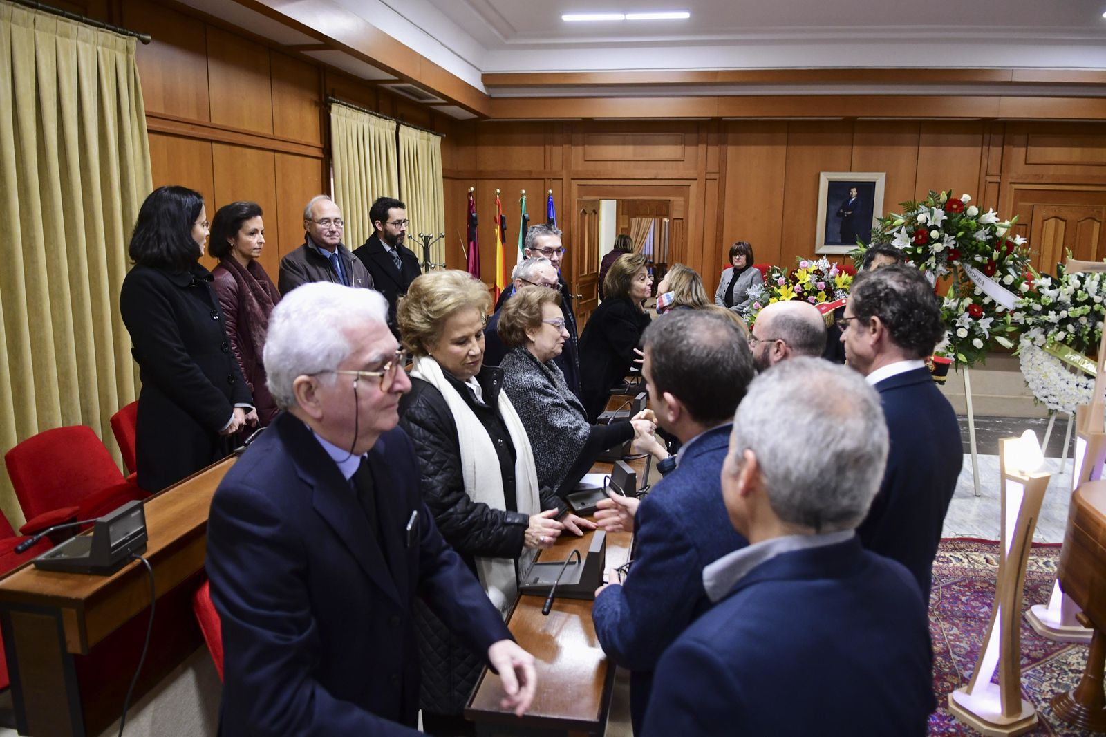 Las imágenes de la capilla ardiente de Pablo García Baena