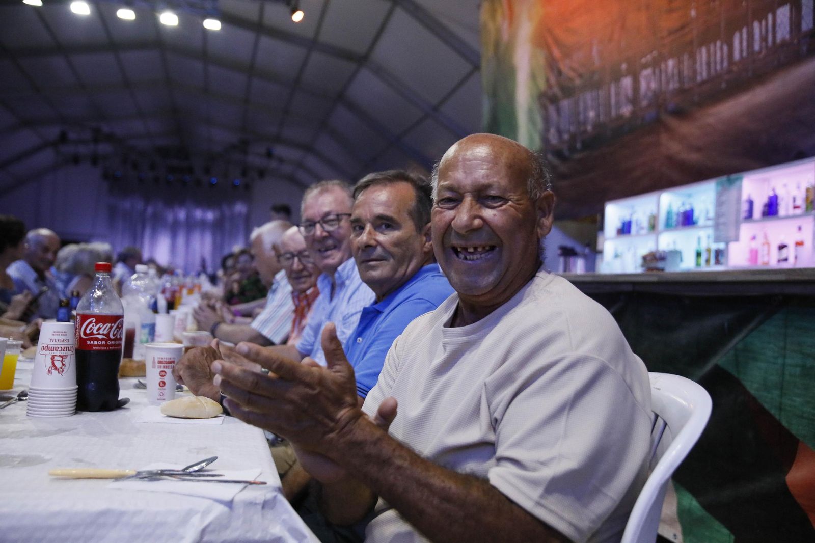 Las mejores imágenes del homenaje a los mayores en la caseta municipal de Almería