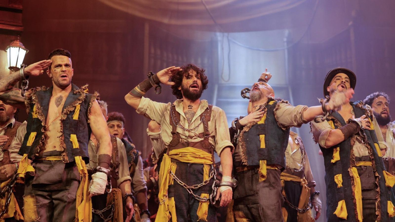 Búscate entre las mejores imágenes de la final del COAC 2025 del Carnaval de Cádiz