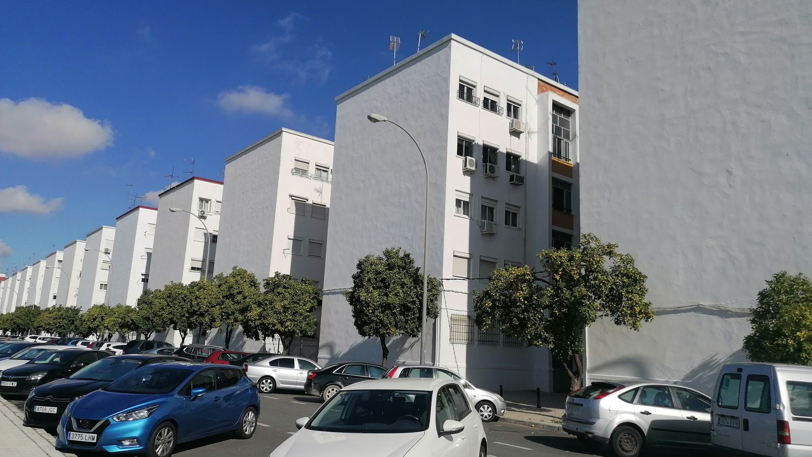 Las fachadas de los edificios de la calle Tarfia sobre los que se desarrollará el proyecto.