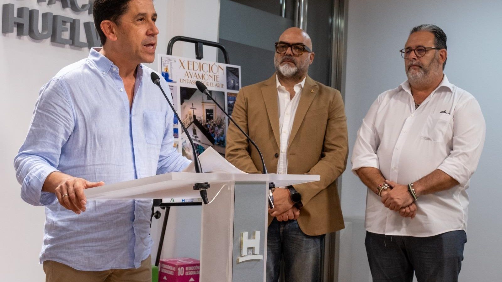 Presentación de 'Un Paseo por el Arte' en la Diputación de Huelva Presentación de 'Un Paseo por el Arte' en la Diputación de Huelva