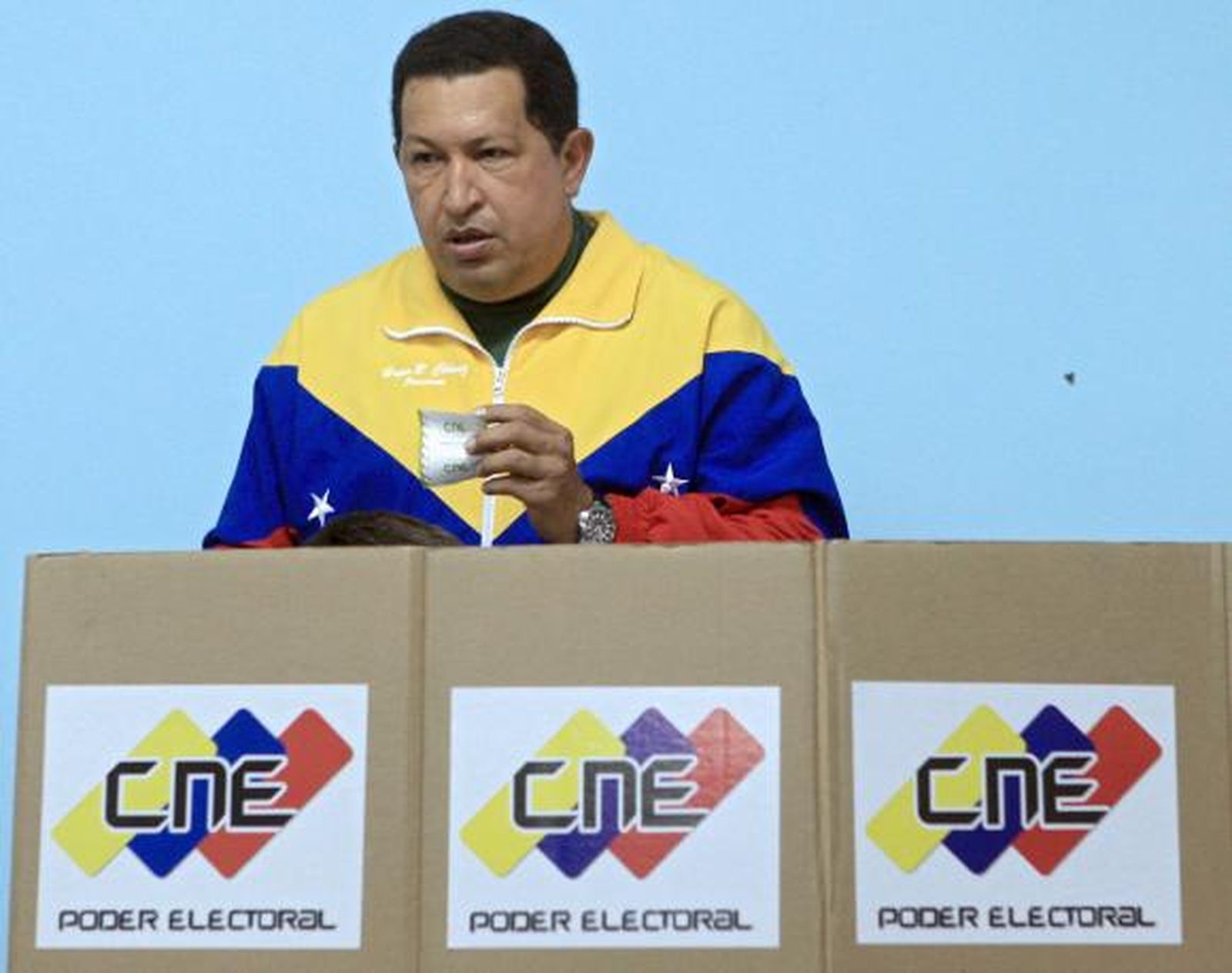 Chávez gana pero pierde la mayoría cualificada