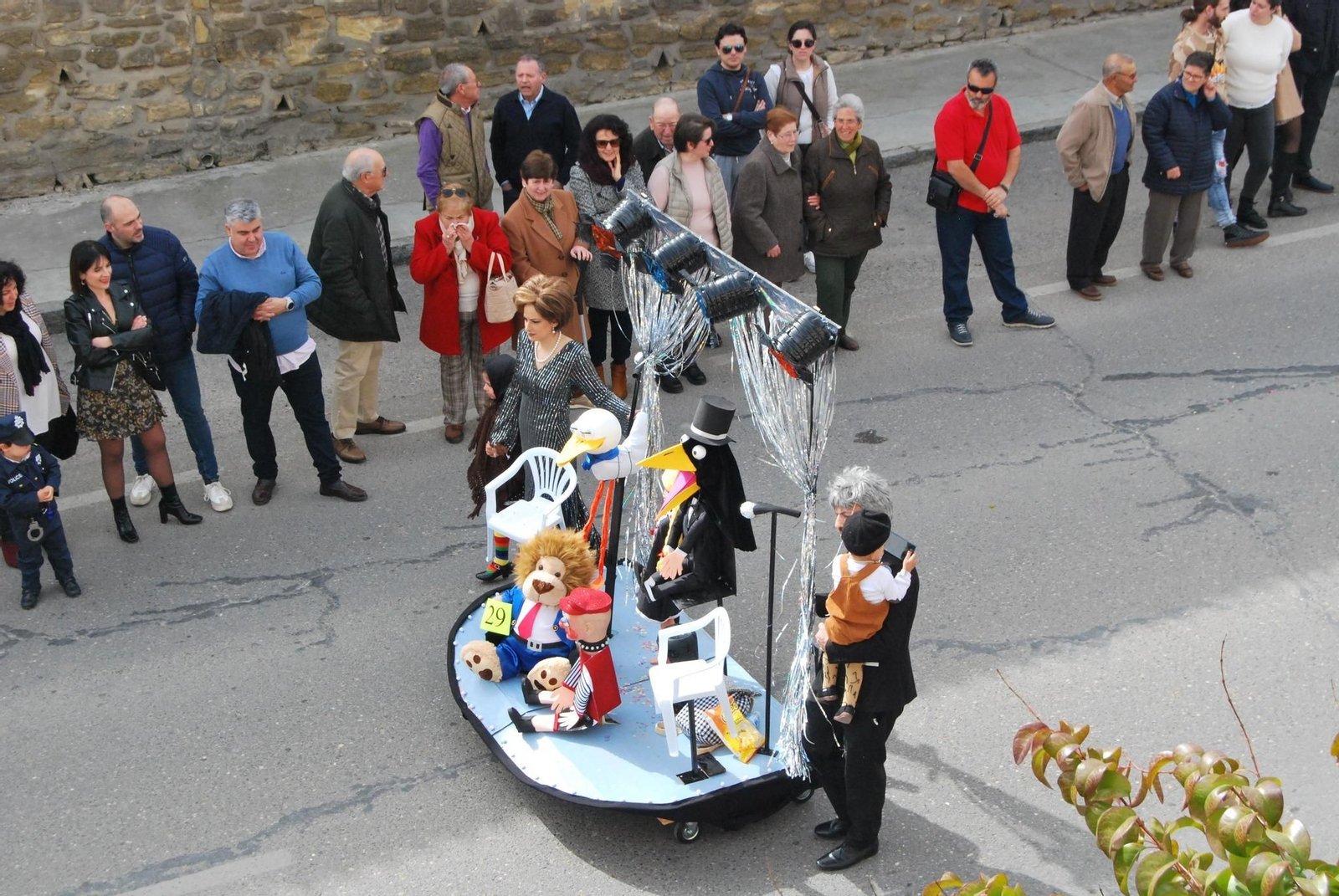 El gran pasacalles del Carnaval de Montilla, en imágenes