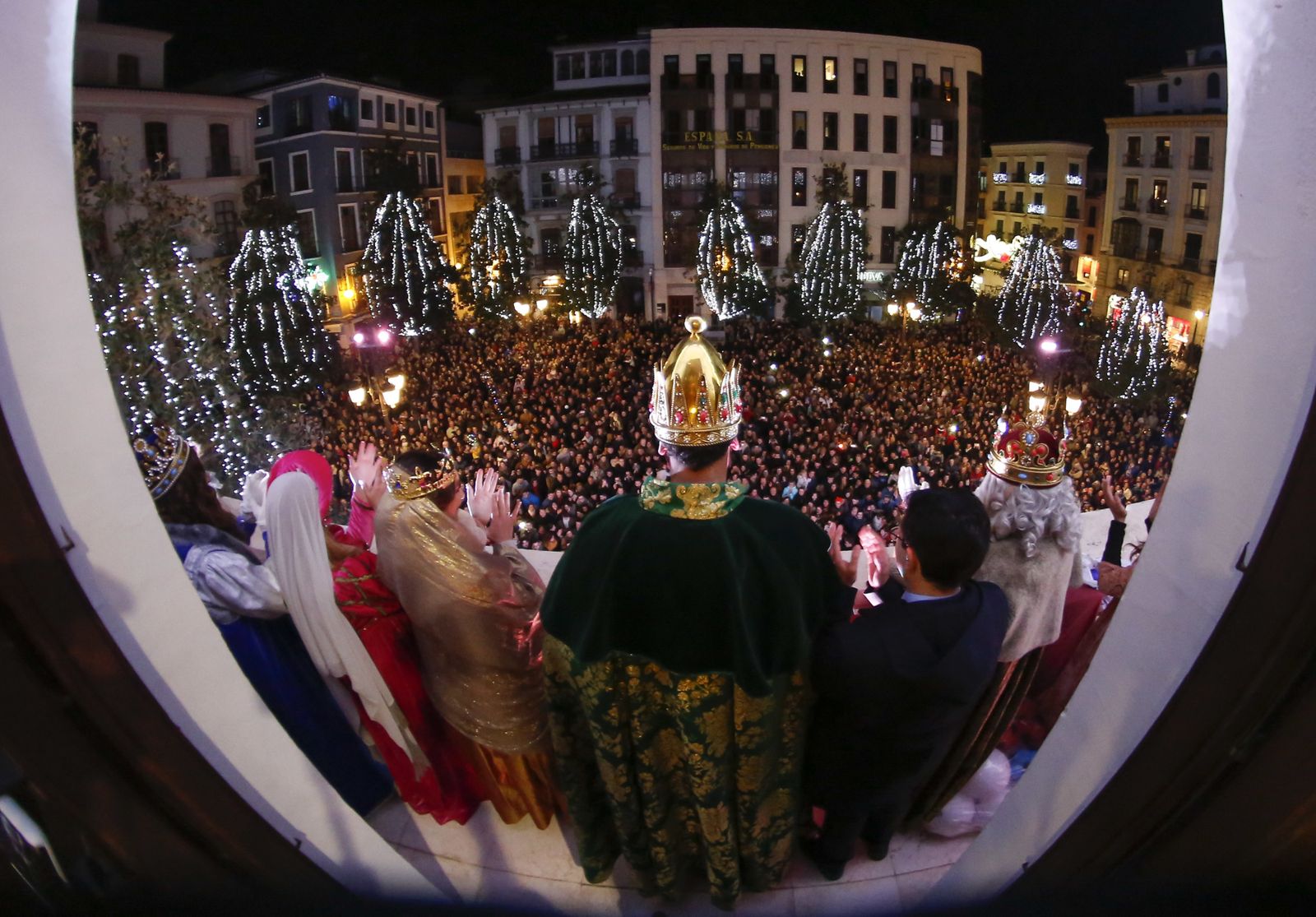 Miles de personas acuden cada año a la Cabalgata.