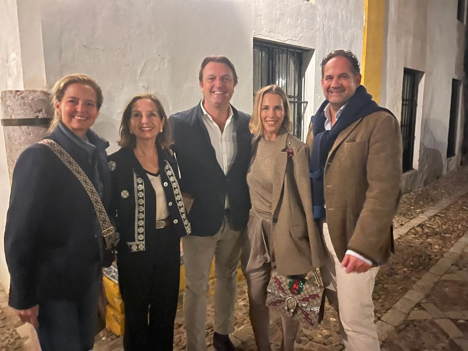 La pintora Adriana Torres, Valle López-Alonso, el maestro Raúl Gracia ‘El Tato’,  Carmen Salazar y José Ramón López.