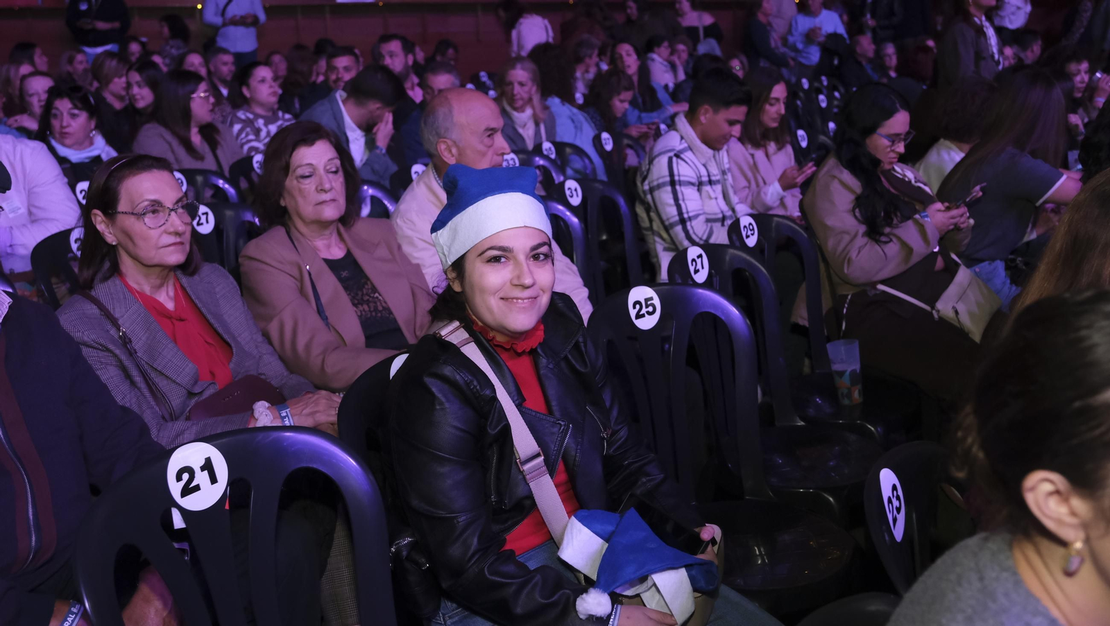 David Bisbal enamora a su Almería en el inicio de la gira 'Todo es Posible en Navidad', en fotografías