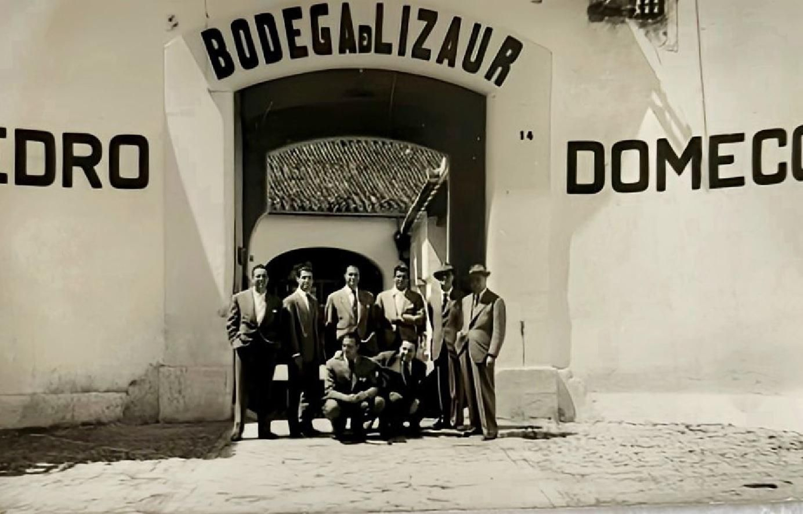 Las antiguas bodegas de Lizaur, de Domecq, en calle San Blas.
