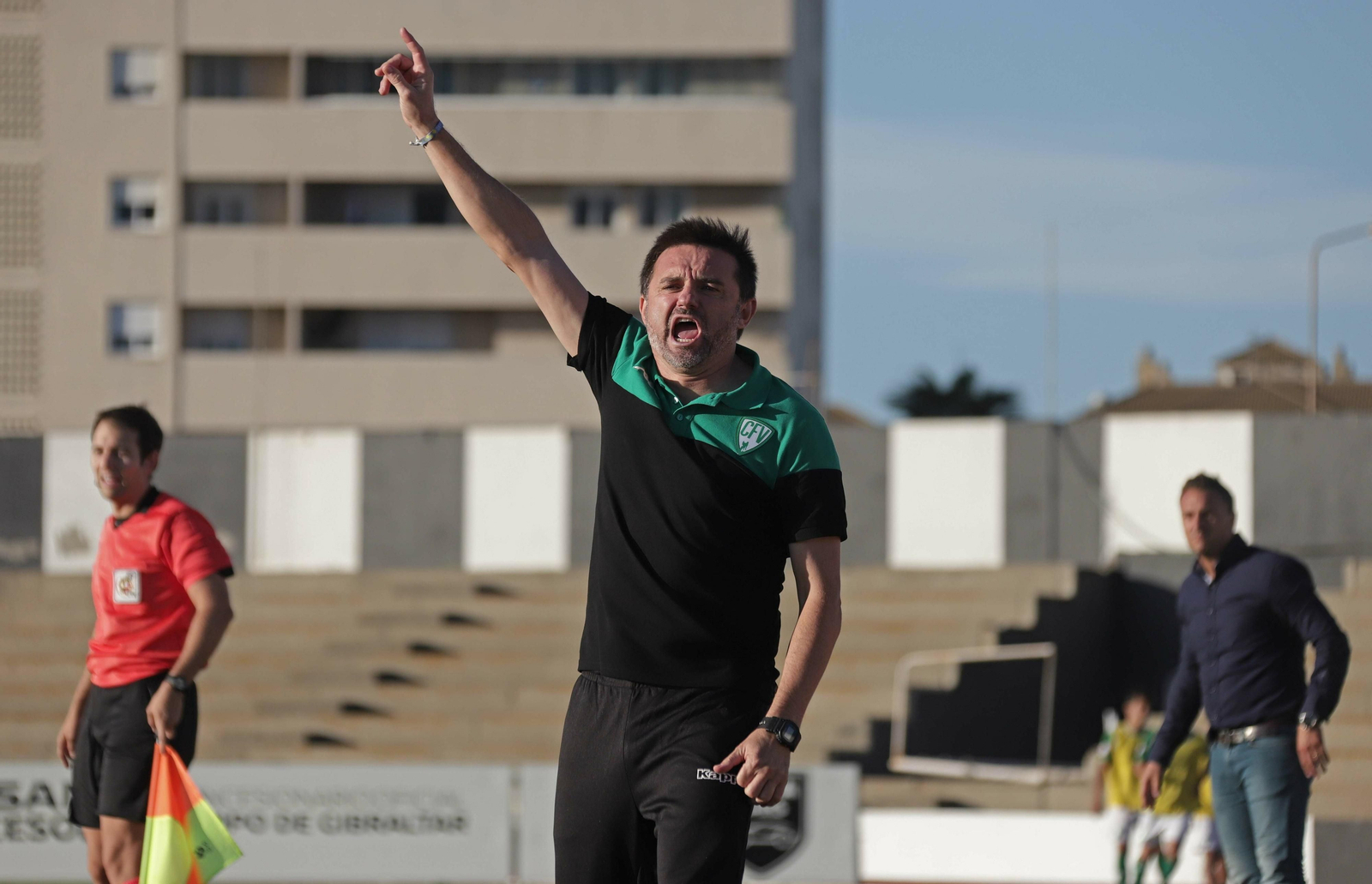 Julio Cobos, en su debut con el Villanovense en el Municipal de La Línea