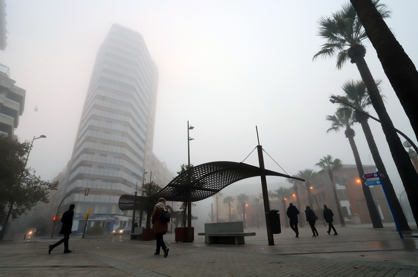 Imágenes de la mañana de niebla en Huelva