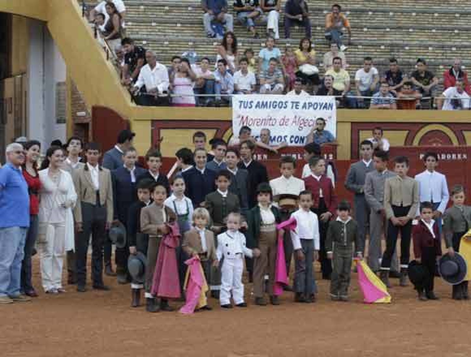 La escuela de Algeciras abre la Puerta de Feria en su tradicional clase práctica