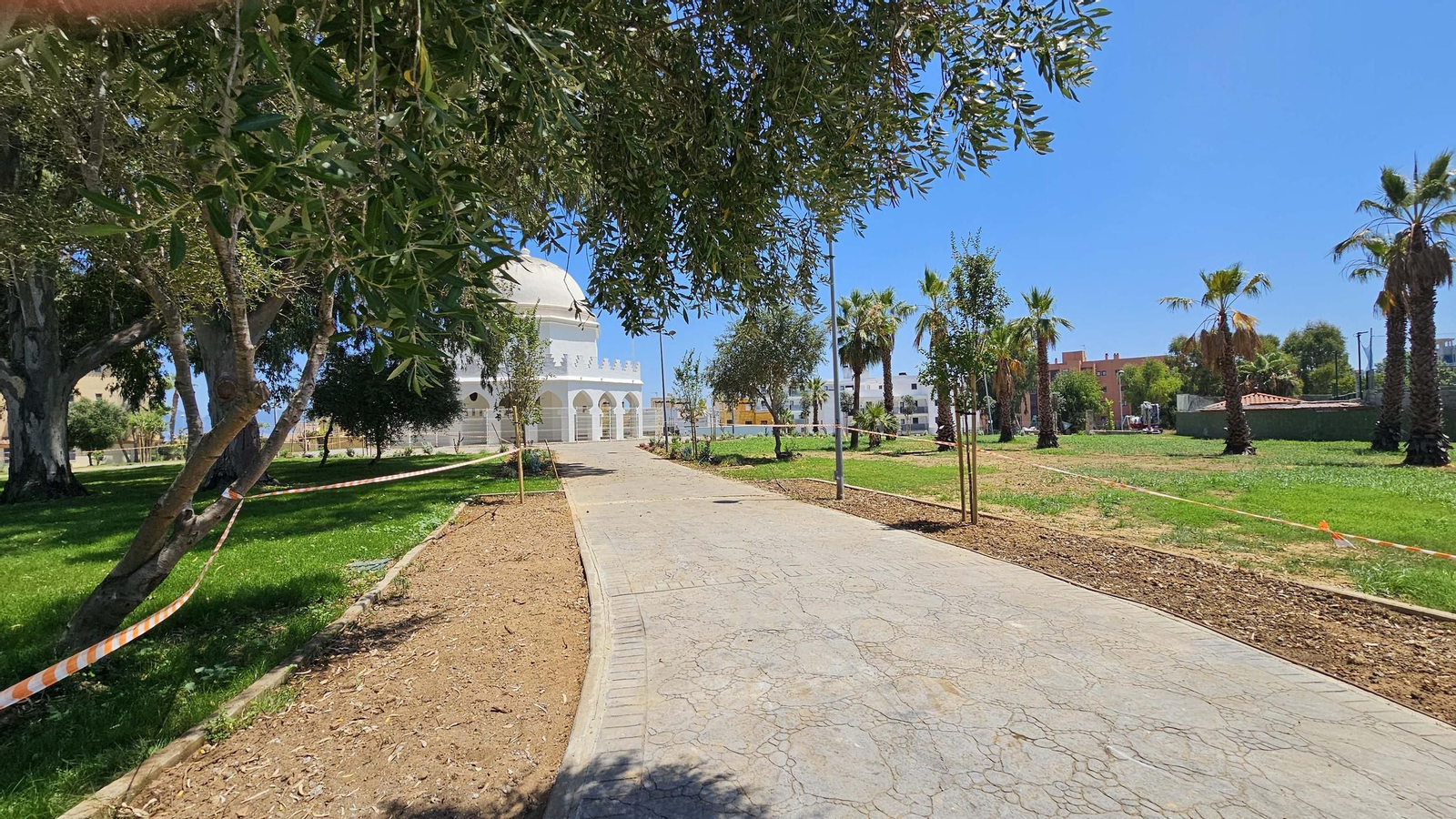 Fotos de los nuevos 12.000 metros cuadrados de zonas verdes de la Ermita, en Algeciras Fotos de los nuevos 12.000 metros cuadrados de zonas verdes de la Ermita, en Algeciras