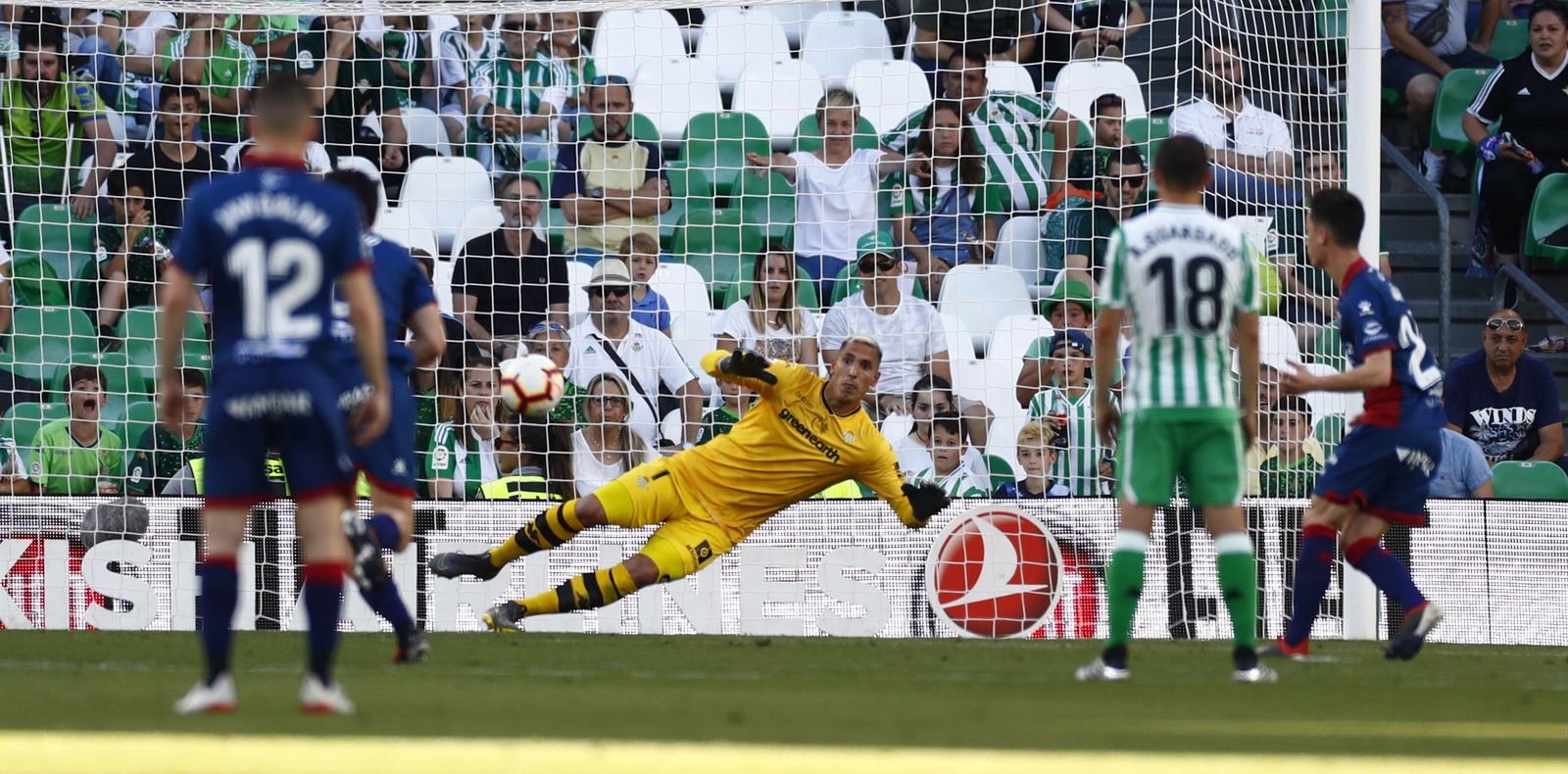 Las imágenes del Betis-Huesca