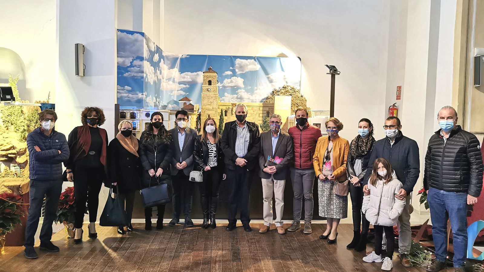 El equipo de gobierno de Vera, junto al belenista Antonio de Haro y el diputado de Cultura