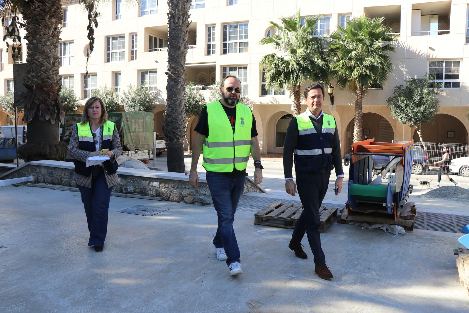 Visita a las obras en la plaza Carabela.