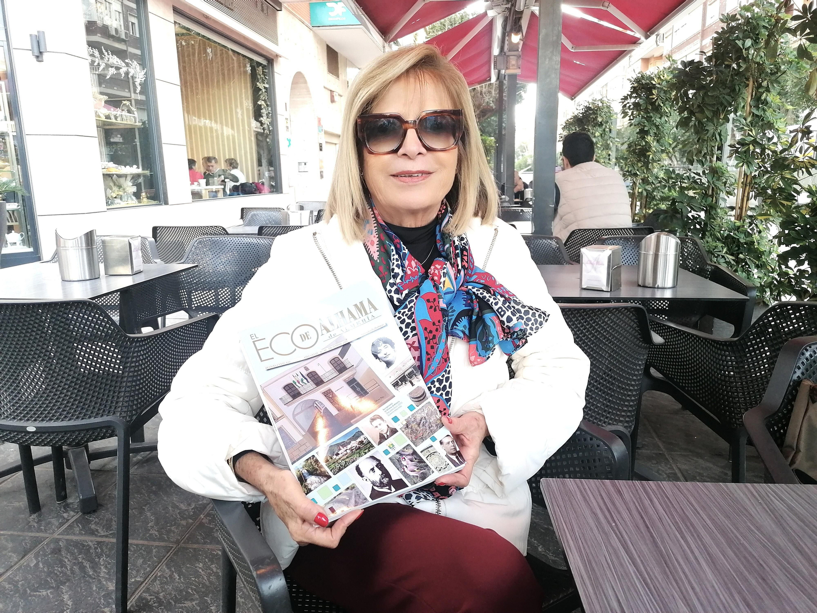 María Carmen Amate con el número 43 de ‘El Eco de Alhama’.