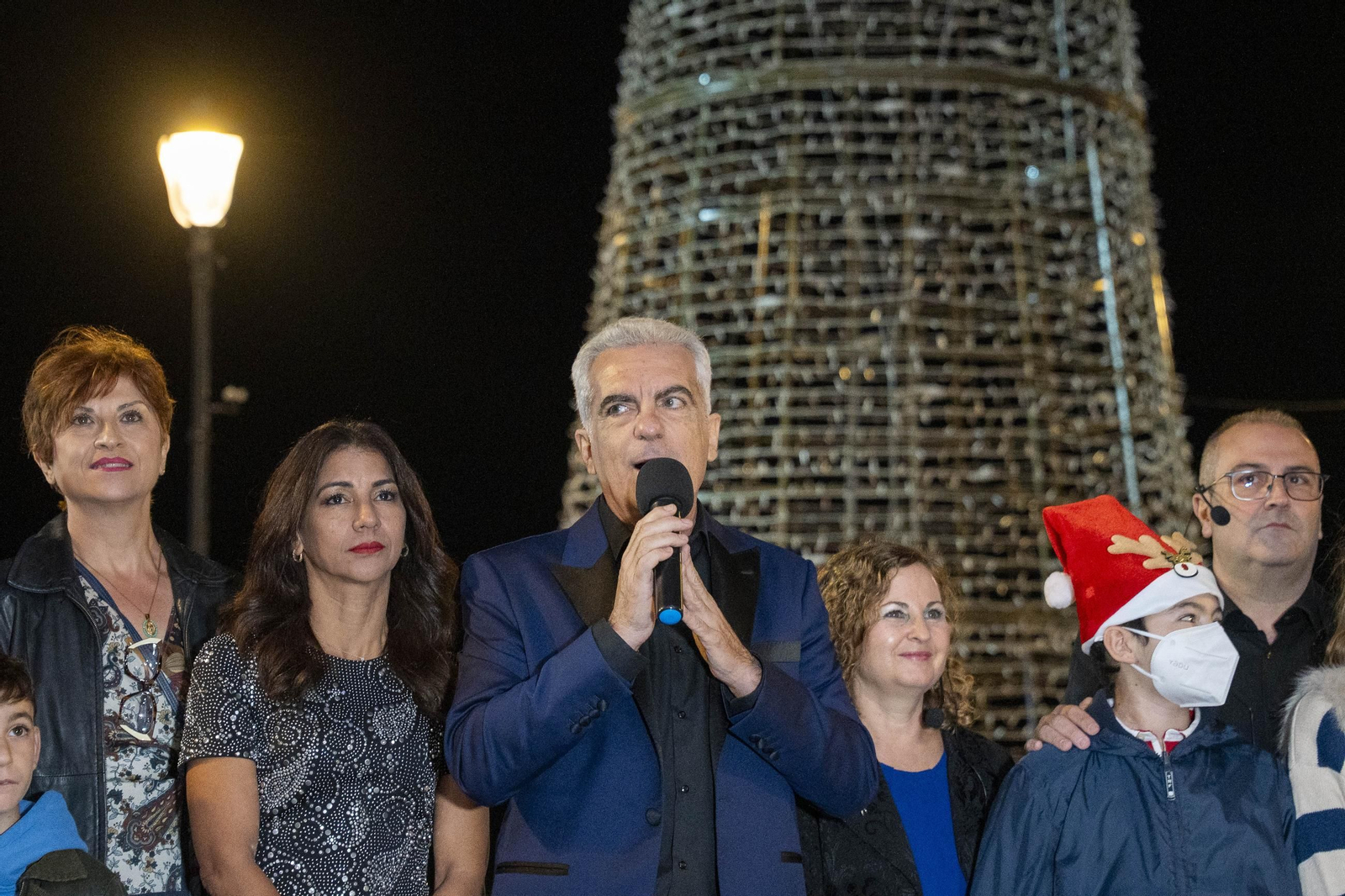 El encendido del alumbrado navideño del Hospital Universitario Torrecárdenas, en imágenes