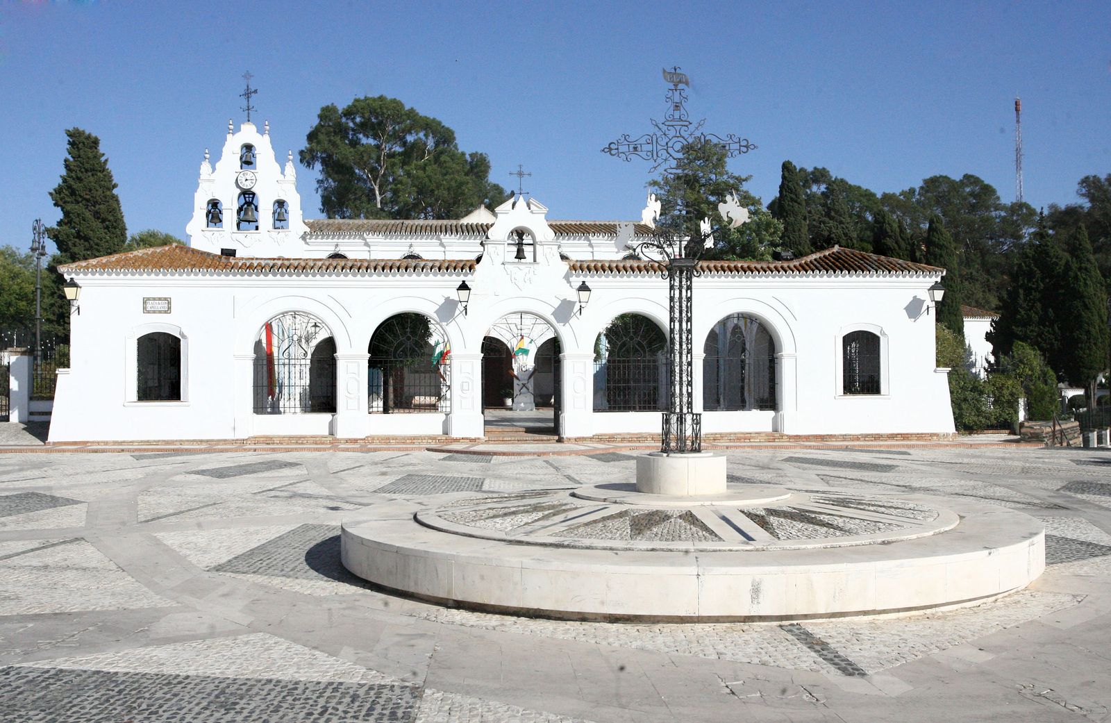 Una de las vidrieras del histórico palacio de Mora Claros.