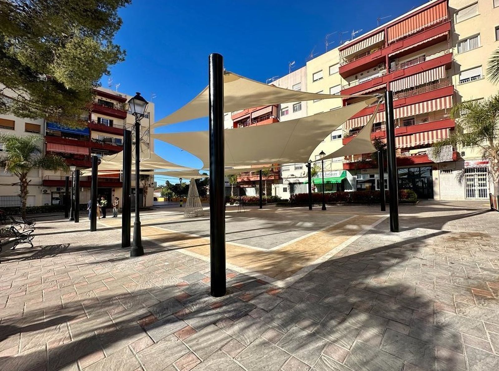 El espacio de sombra de la plaza Islas Baleares.