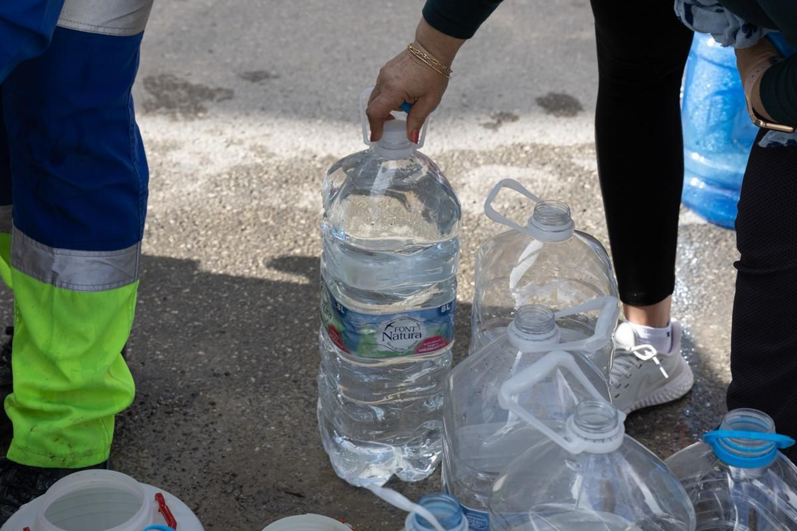 Reparten agua en Mote Lope Alvárez tras prohibir su consumo por presencia de bromato