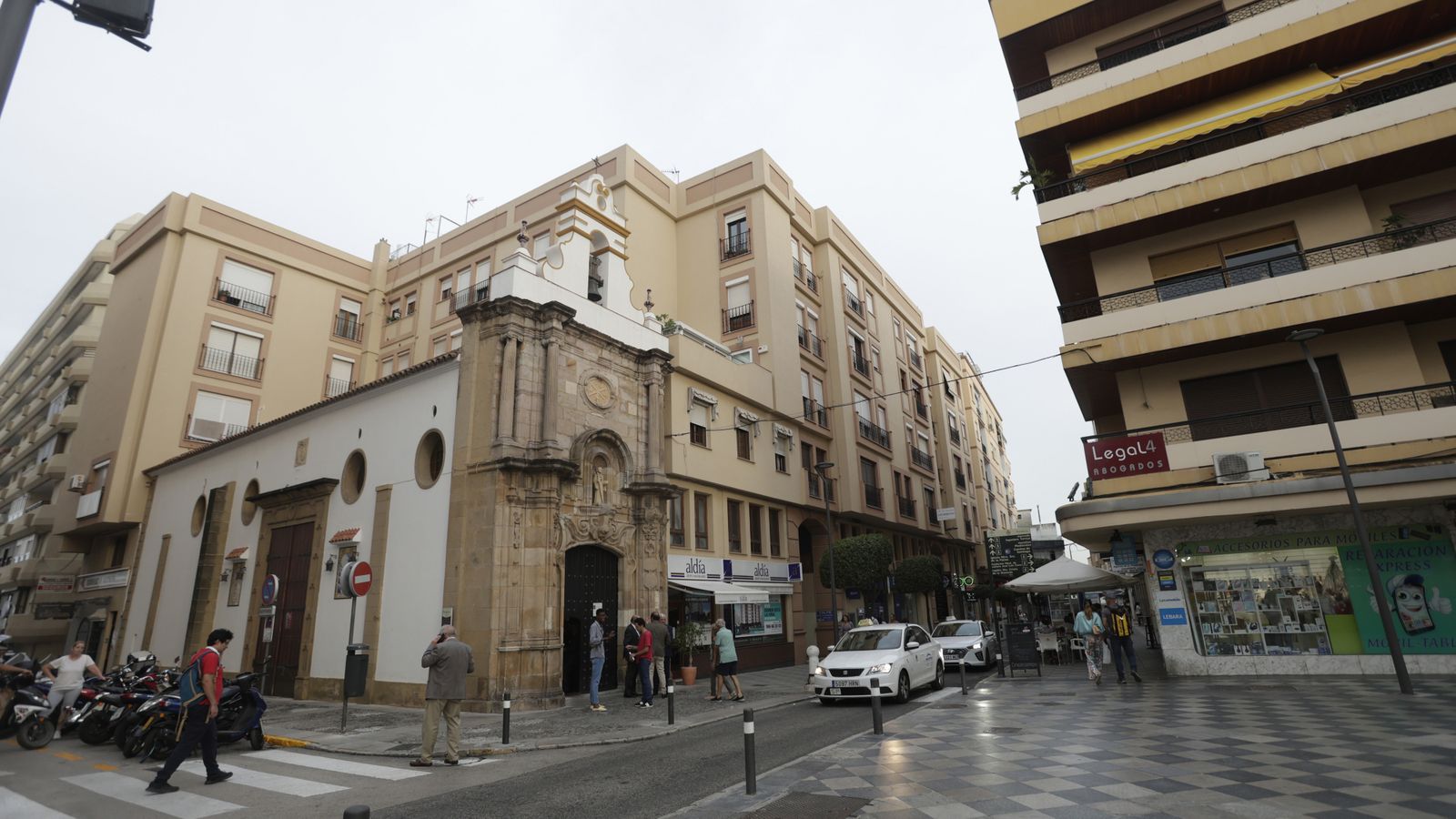 Preparativos en las iglesias de Algeciras para la Magna Mariana, en imágenes