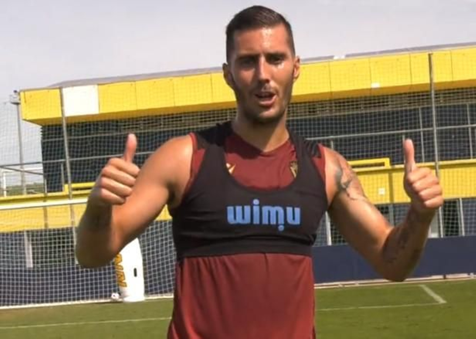 Pulgares arriba de Sergi Guardiola en uno de los entrenamientos en solitario en El Rosal.