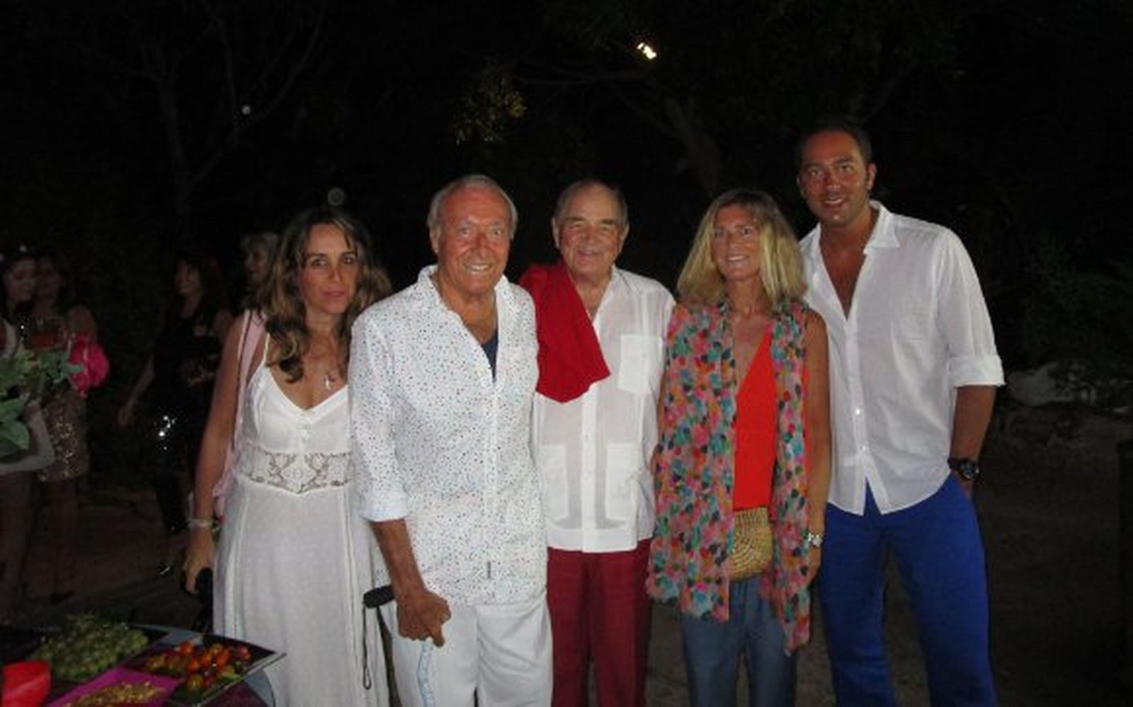 La fotógrafa Ana de la Serna con Tomás Terry, conde Rudy e Isabel de Portugal.

Foto: Ignacio Casas de Ciria