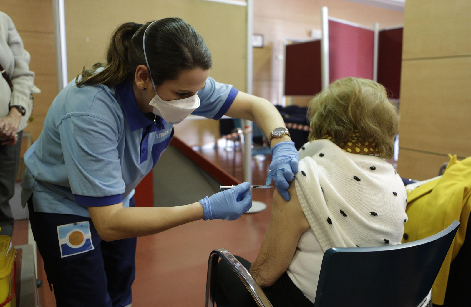 Imagen de la campaña de vacunación en mayores en Sevilla