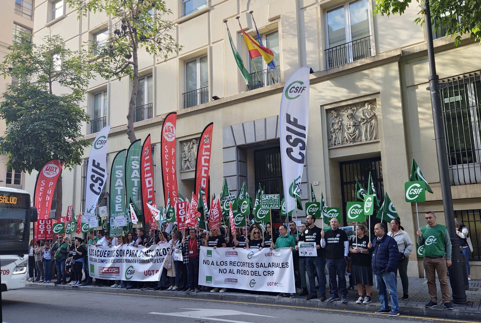Concentración, este viernes, ante la Delegación de Salud.