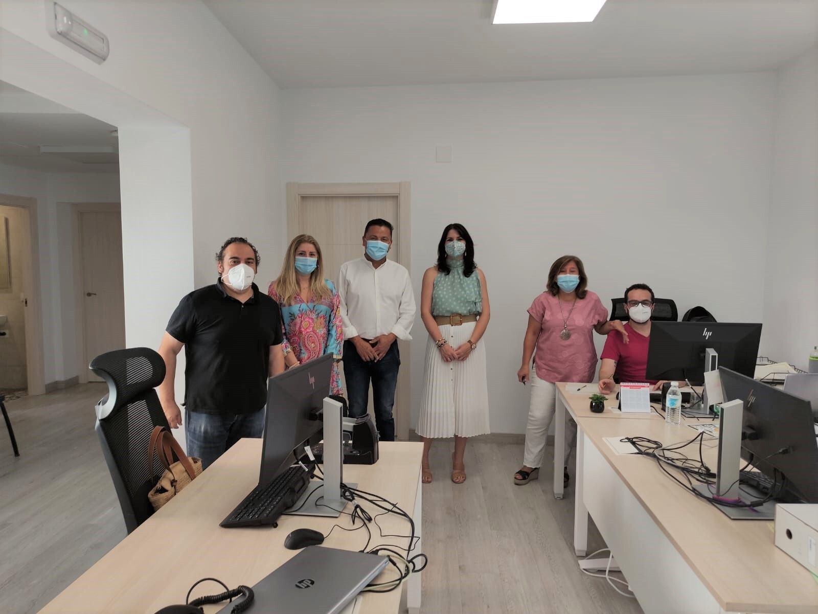 Antonio García y Purificación Joyera, en el centro, en Montemayor.