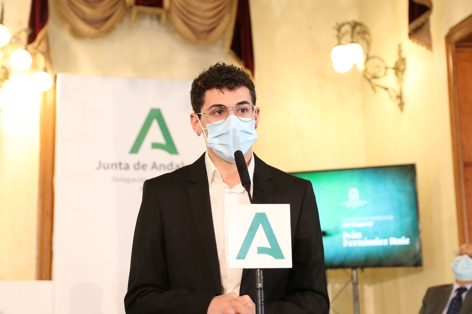 Fotogalería de la entrega de banderas por el Día de Andalucía