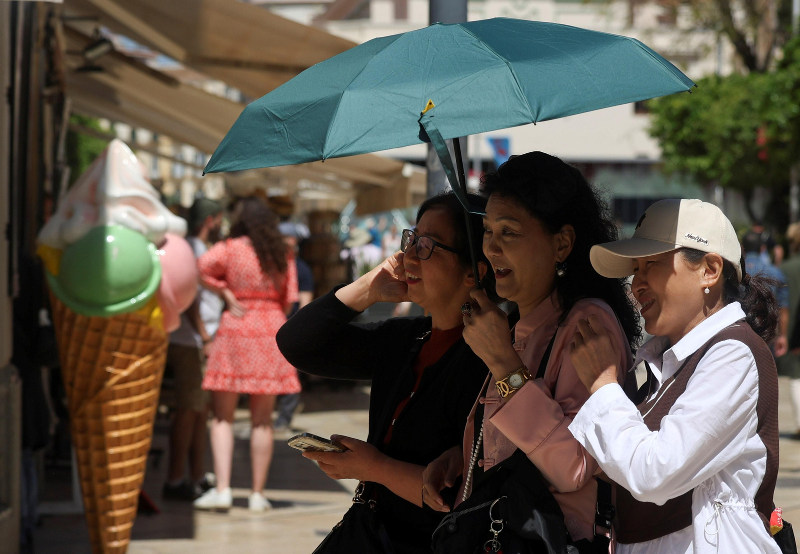 La llegada del terral a Málaga, en fotos