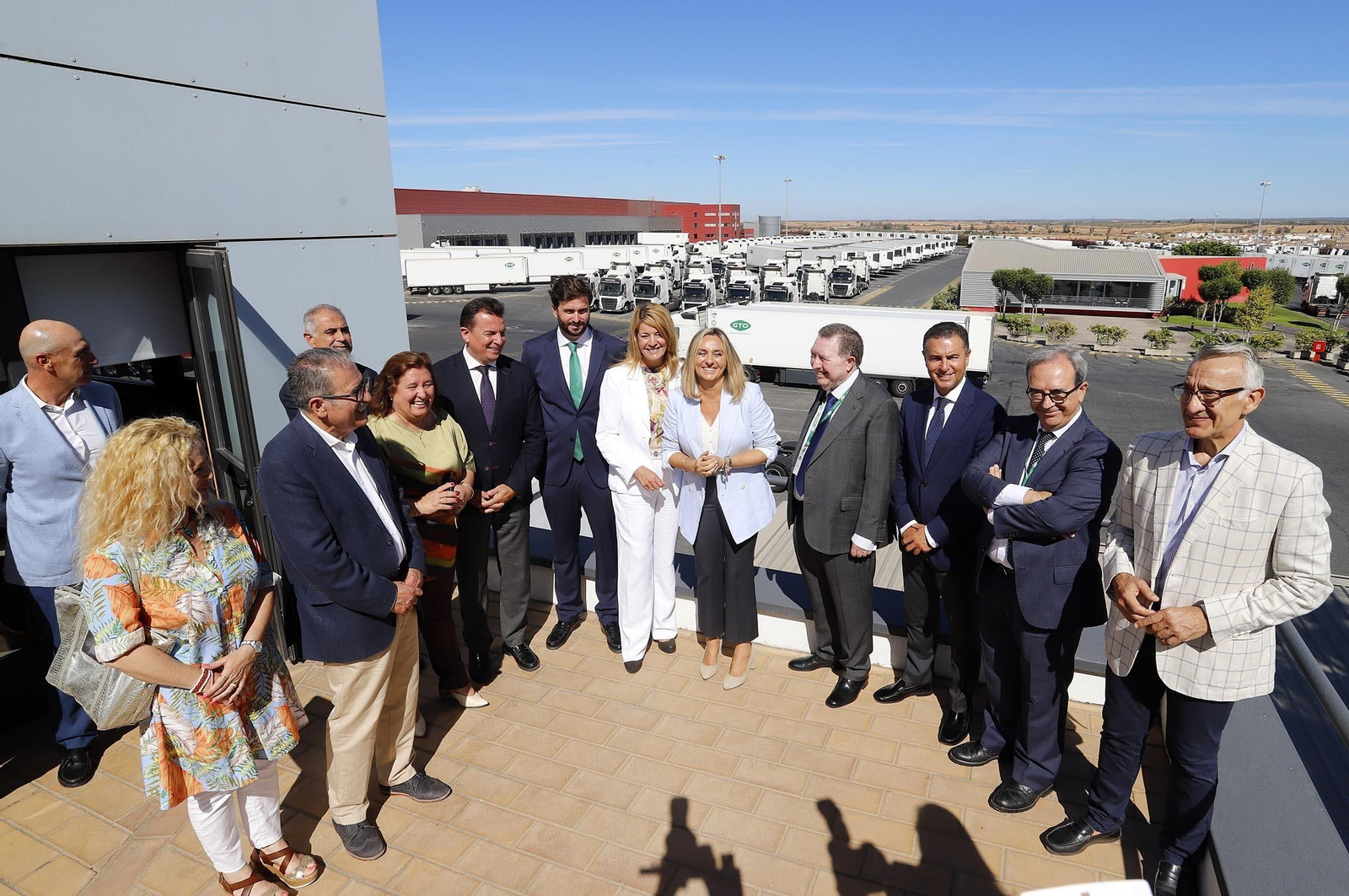 Imágenes de la visita de la consejera Marifrán Carazo a la empresa GTO en Niebla