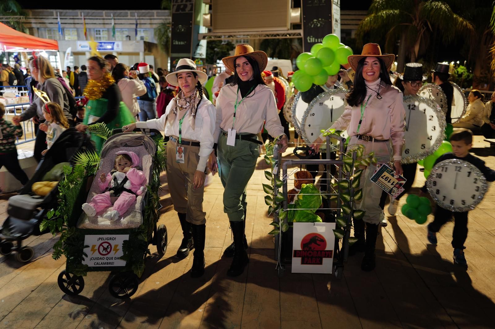 Trolls, coches de choque, bolsas de regalo o exploradores del Parque Jurásico: Así ha sido la San Silvestre de Motril