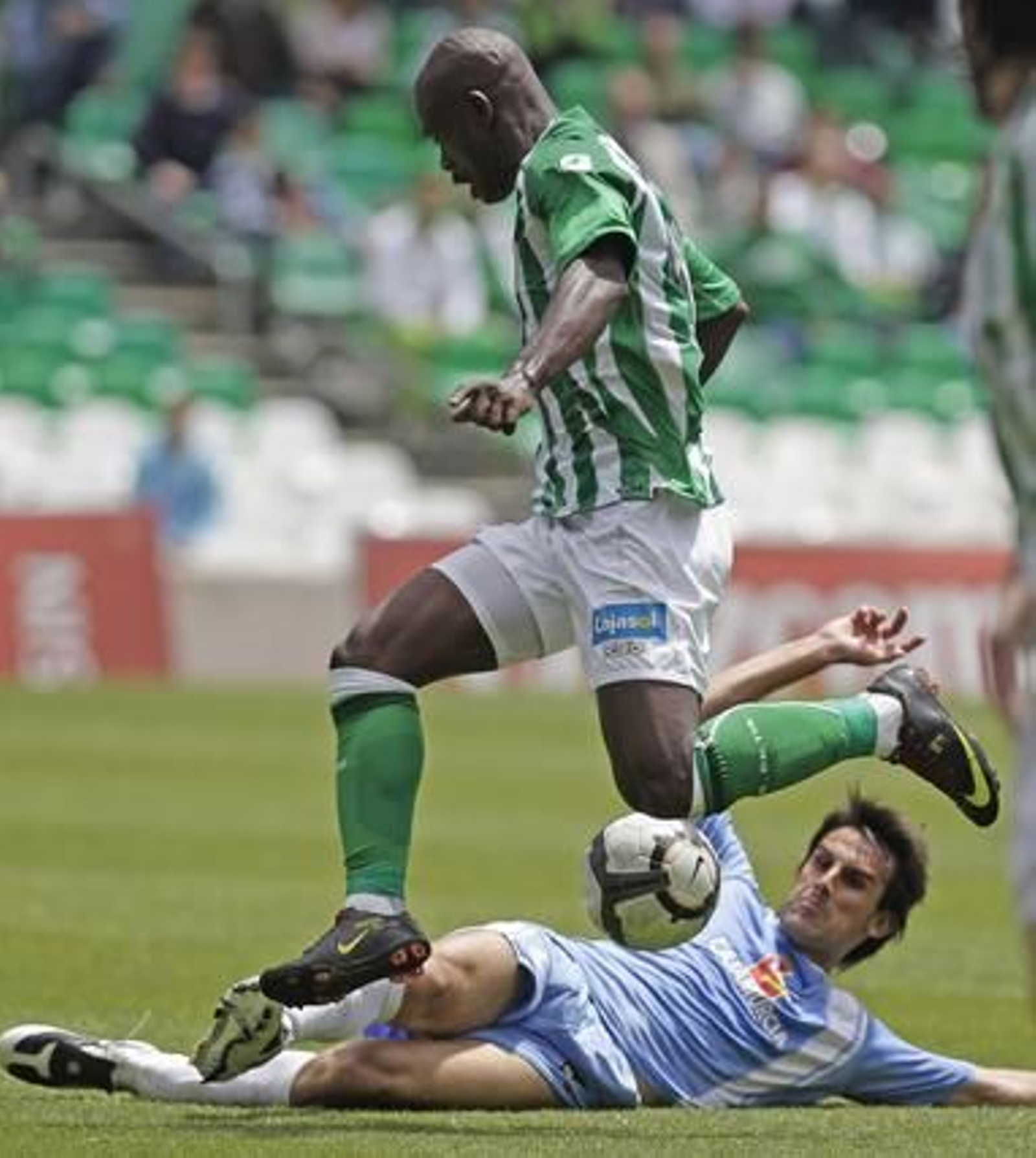 El Betis deja escapar otros dos puntos en casa ante el Murcia. / Antonio Pizarro