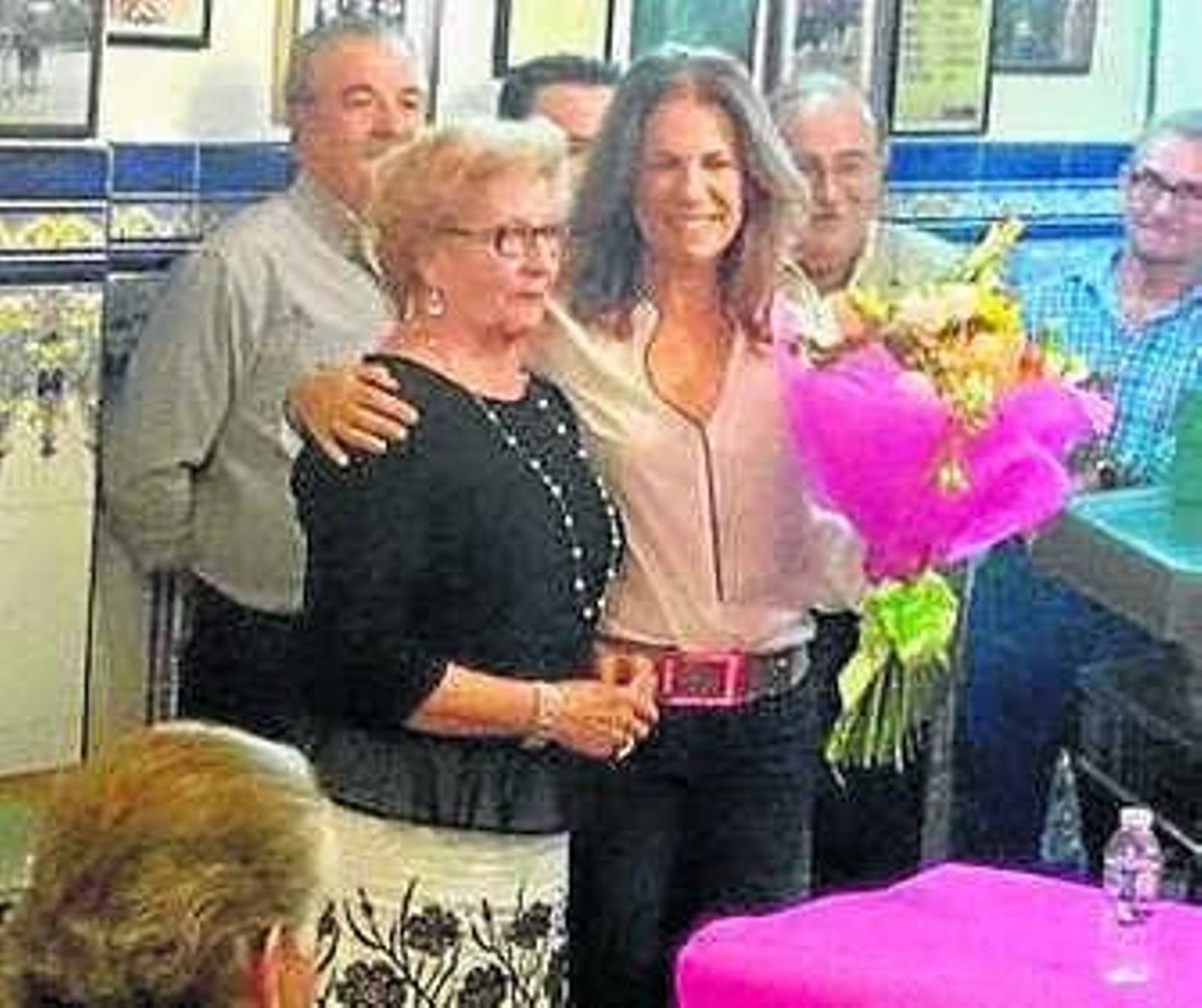 Homenaje por la conferencia.