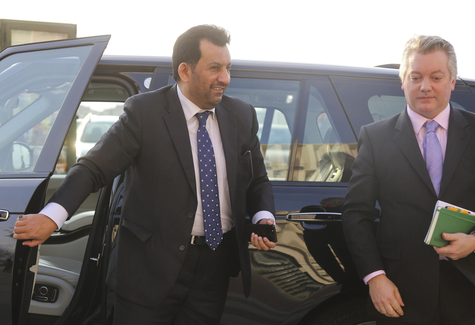 Abdullah Al-Thani, junto a su abogado a la llegada para el juicio con BlueBay.