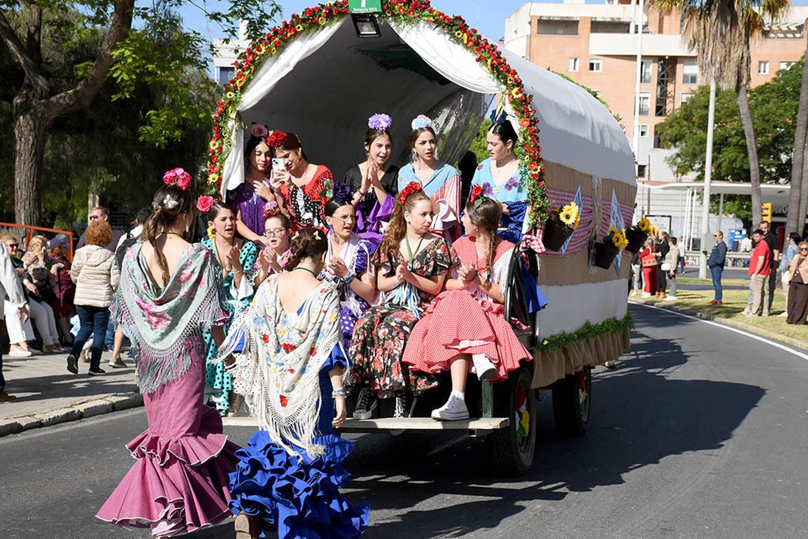 Imágenes de los carros de la Hermandad del Rocío de Huelva