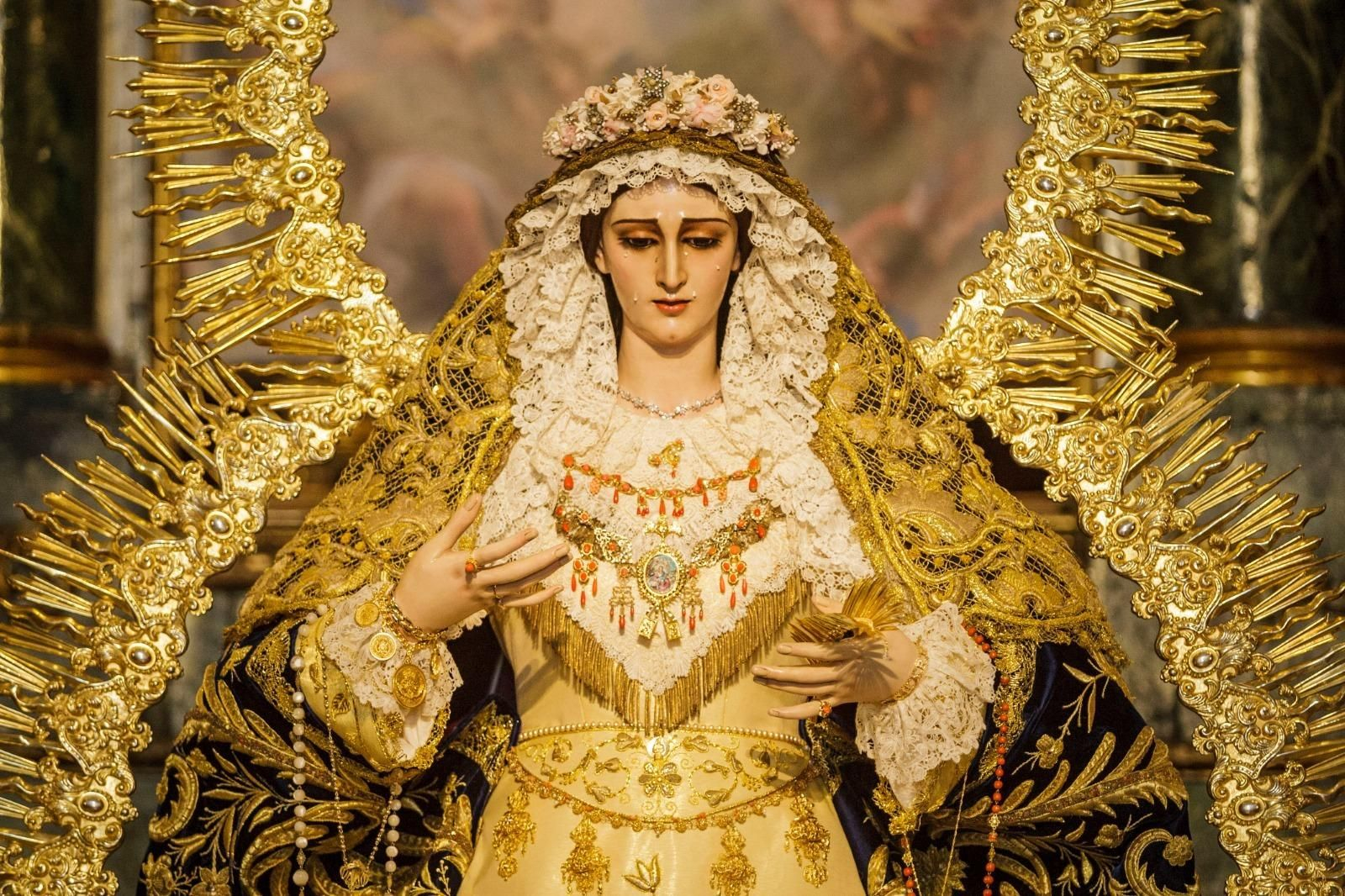 Piezas de coral donadas a la Virgen de las Penas