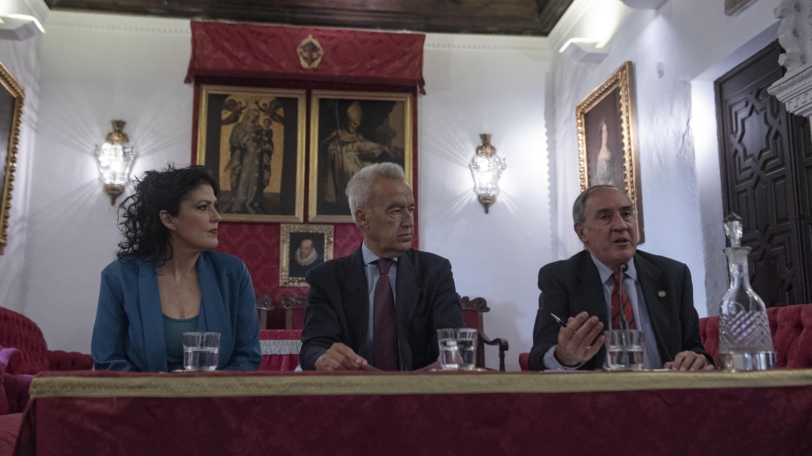 Eva Díaz Pérez, Pablo Gutiérrez-Alviz y Antonio Caballos, durante la presentación.