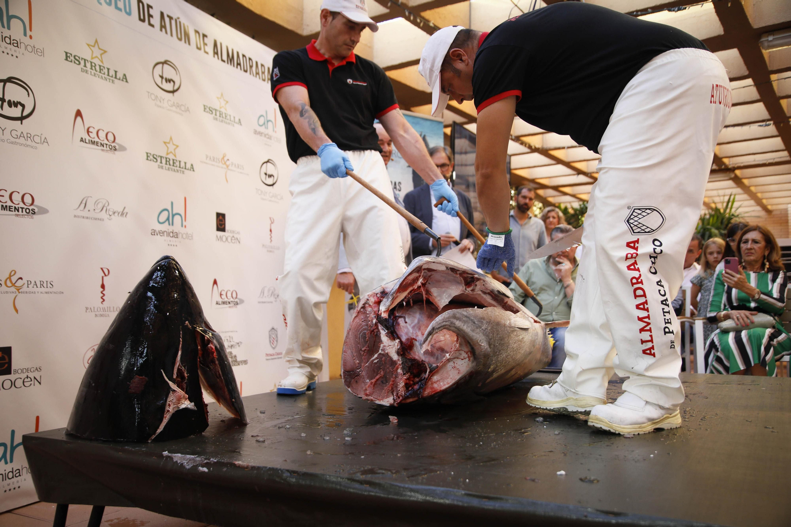 El ronqueo del atún en el Espacio Gatronómico Tony García, en imágenes
