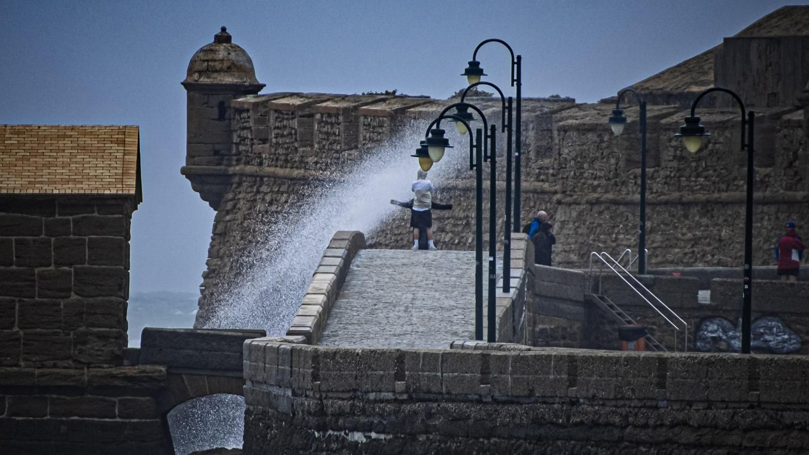 Las imágenes del fuerte viento y la lluvia en Cádiz